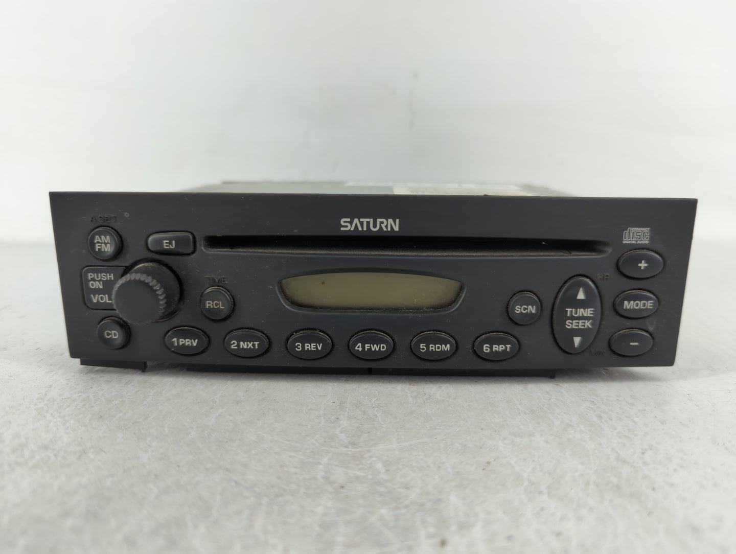 2005-2005 Saturn Ion Am Fm Cd Player Radio Receiver - Oemusedautoparts1.com