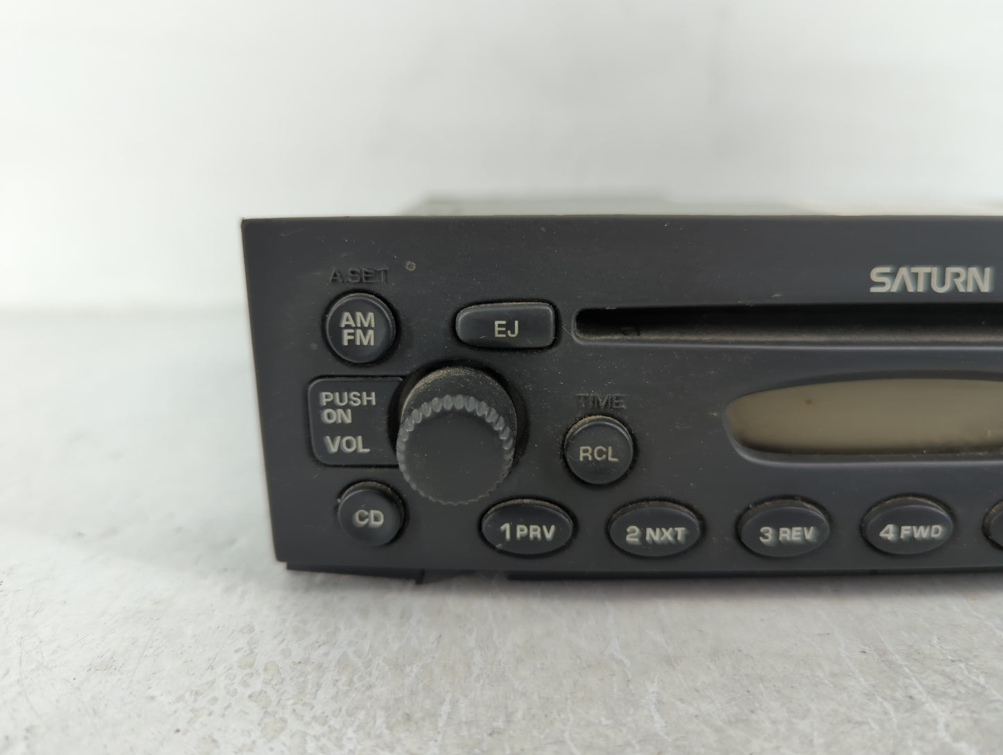 2005-2005 Saturn Ion Am Fm Cd Player Radio Receiver - Oemusedautoparts1.com