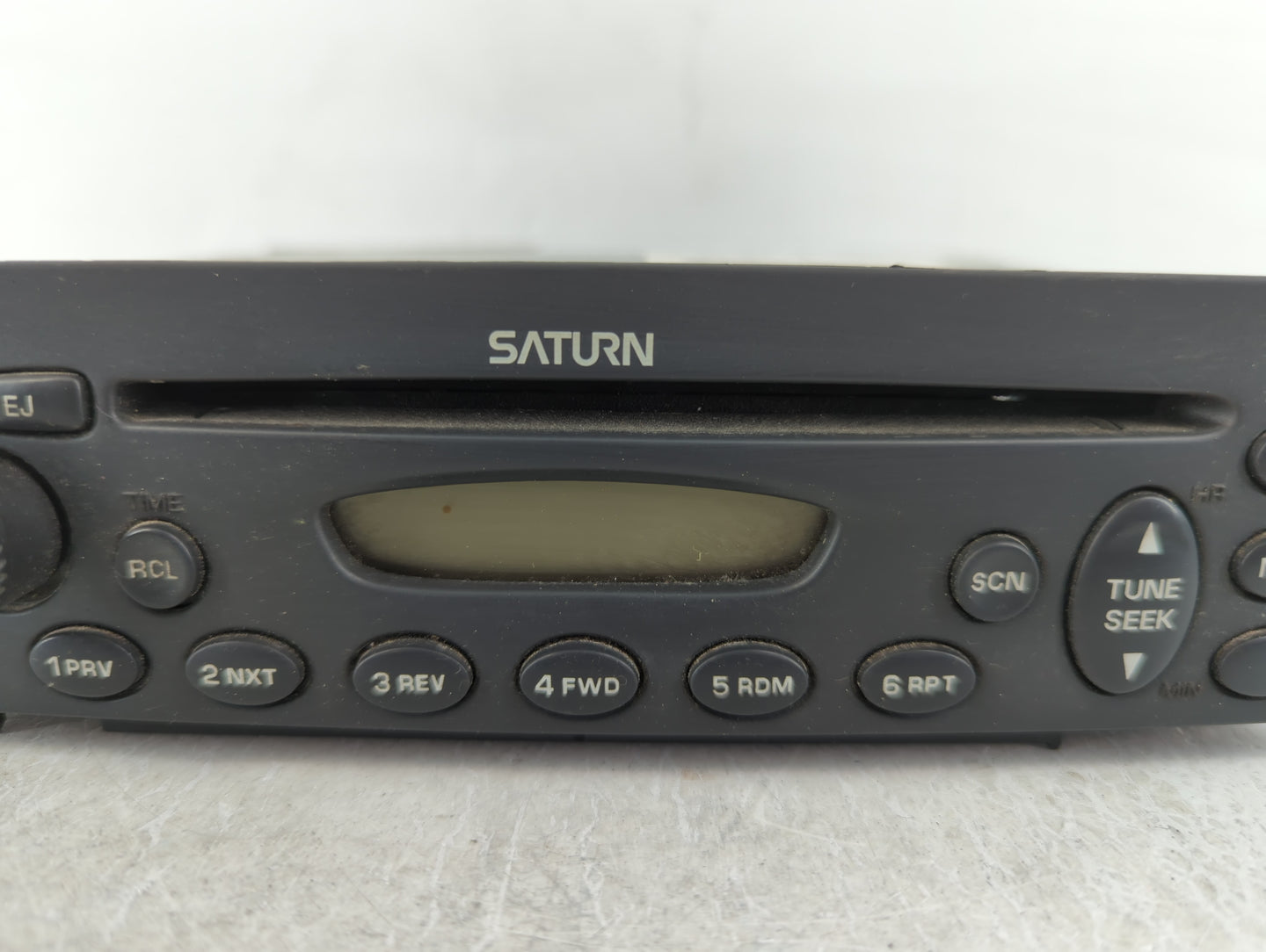 2005-2005 Saturn Ion Am Fm Cd Player Radio Receiver - Oemusedautoparts1.com
