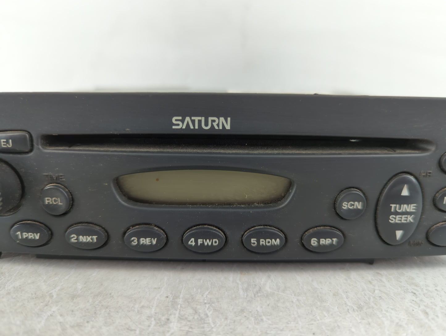 2005-2005 Saturn Ion Am Fm Cd Player Radio Receiver - Oemusedautoparts1.com