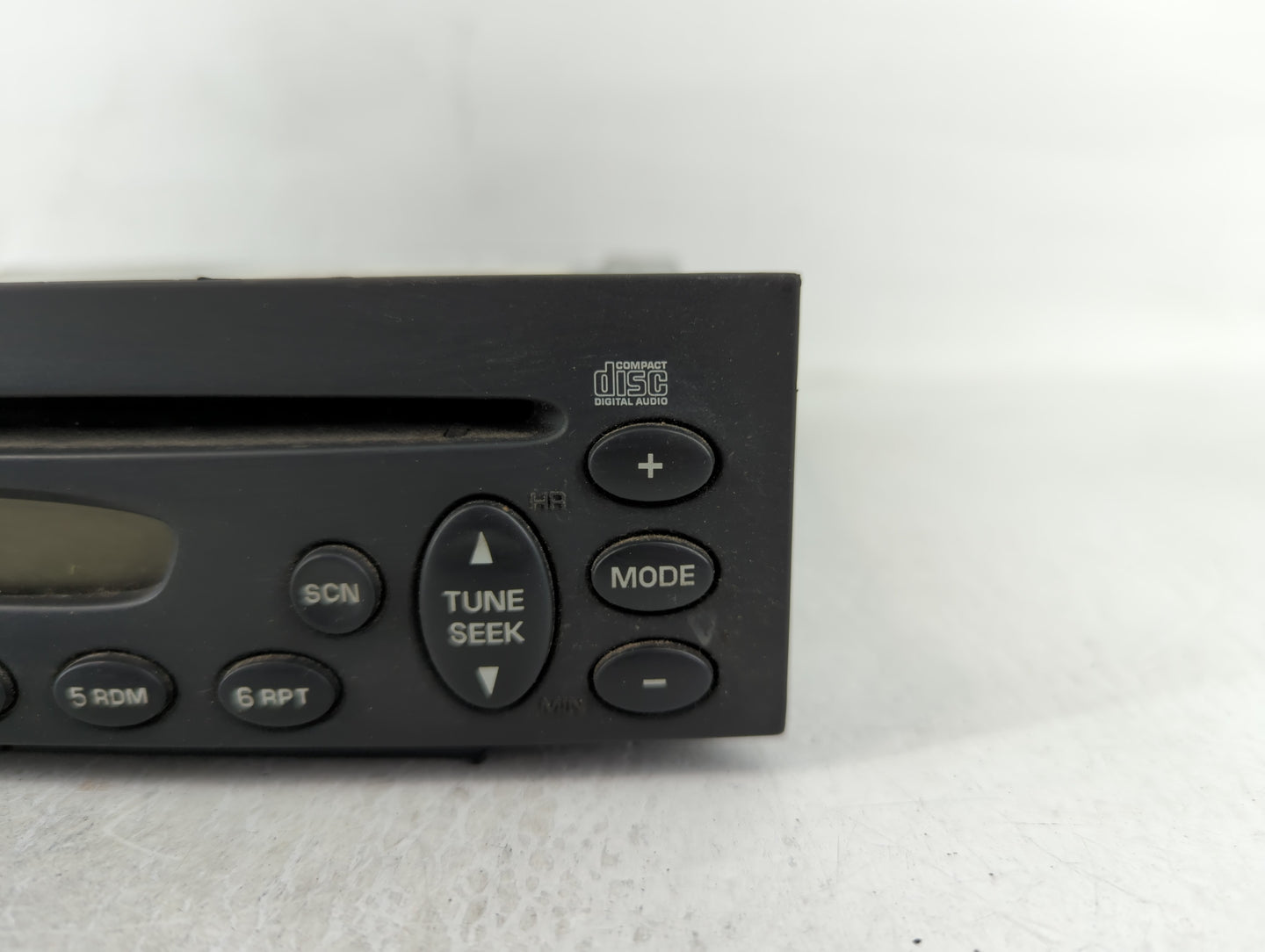 2005-2005 Saturn Ion Am Fm Cd Player Radio Receiver - Oemusedautoparts1.com