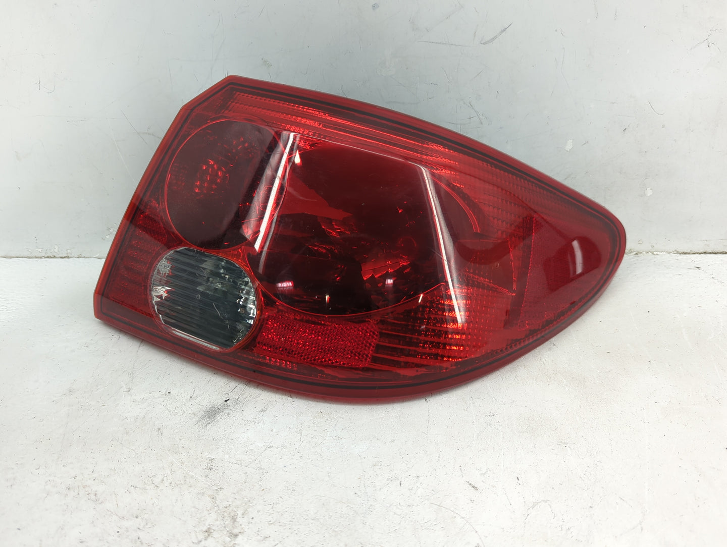 2003 Saturn L200 Tail Light Assembly Passenger Right OEM P/N:22699951 Fits Fits 2004 2005 OEM Used Auto Parts - Oemusedautop