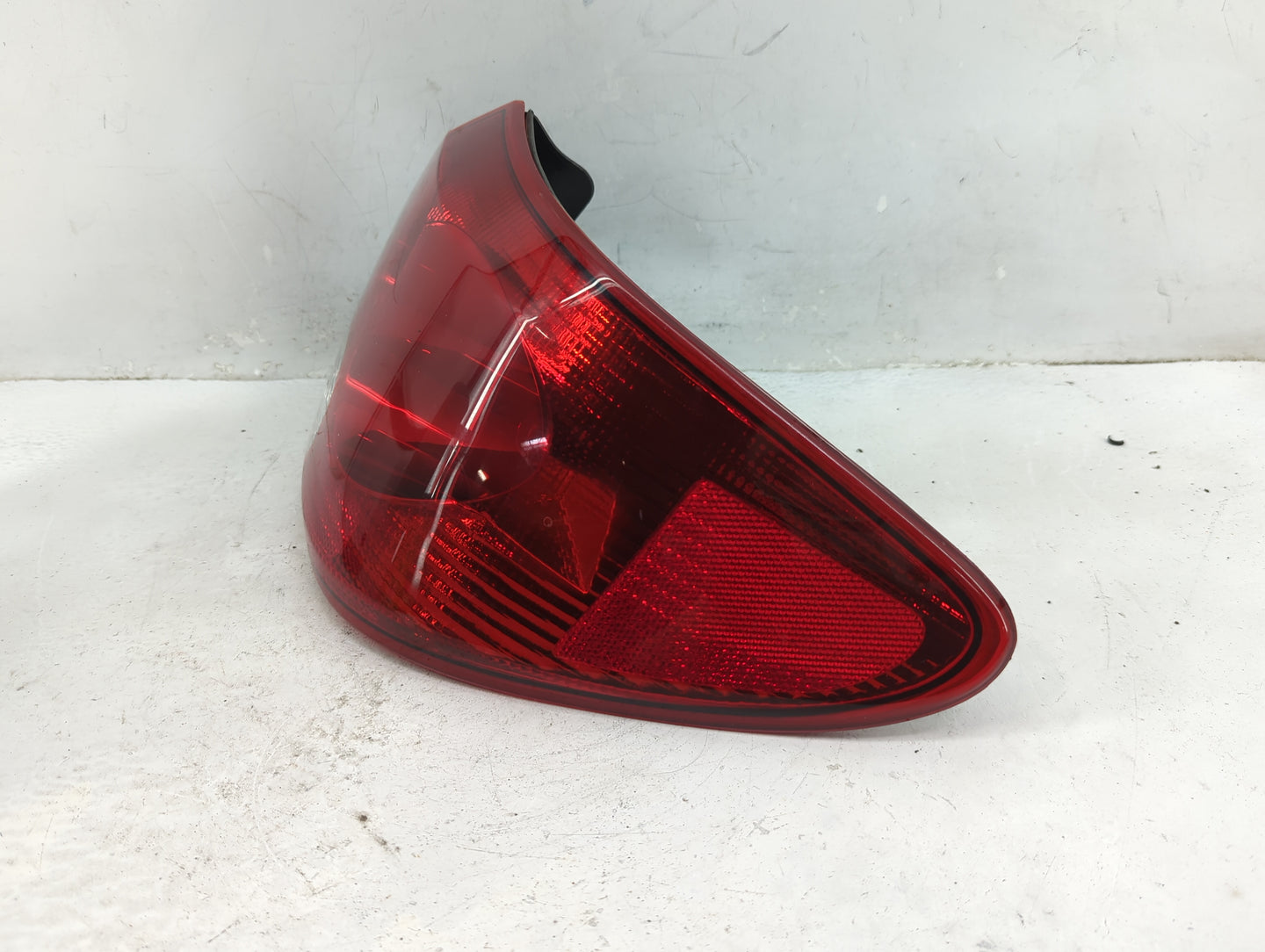 2003 Saturn L200 Tail Light Assembly Passenger Right OEM P/N:22699951 Fits Fits 2004 2005 OEM Used Auto Parts - Oemusedautop