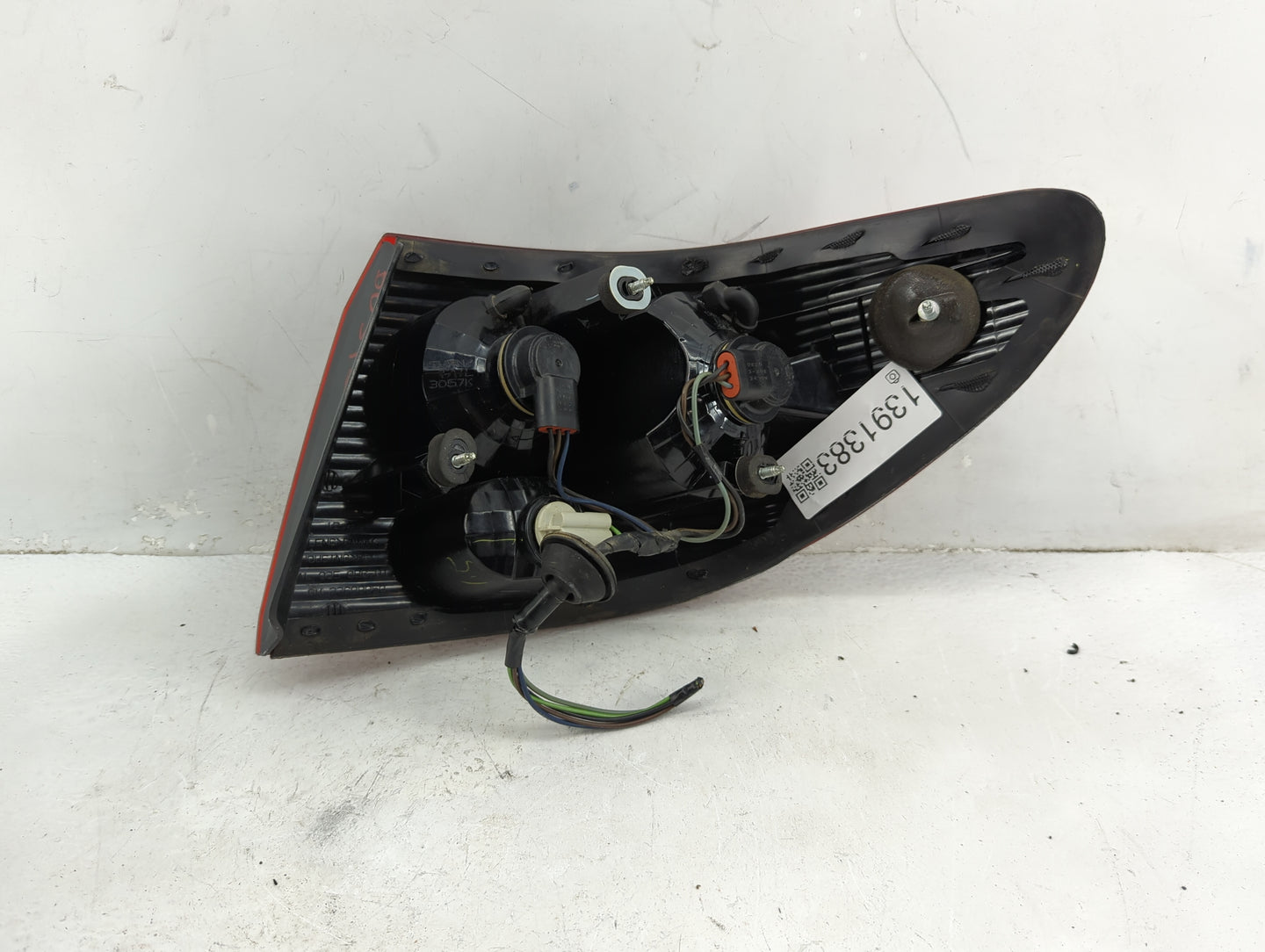 2005 Saturn L200 Tail Light Assembly Driver Left OEM P/N:22699950 Fits OEM Used Auto Parts - Oemusedautoparts1.com