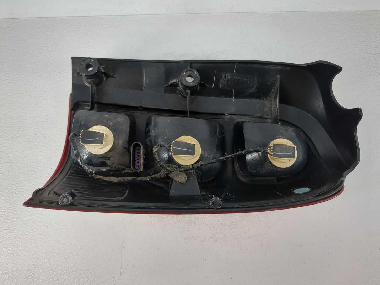 2005 Saturn Relay Tail Light Assembly Driver Left OEM P/N:15216490 Fits OEM Used Auto Parts - Oemusedautoparts1.com