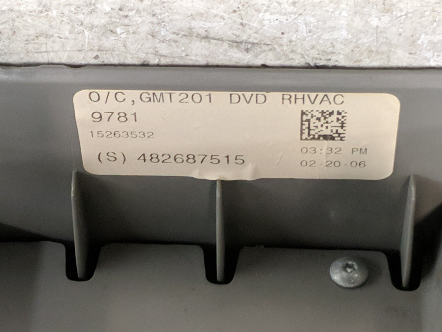 2005-2006 Saturn Relay Information Display Screen - Oemusedautoparts1.com