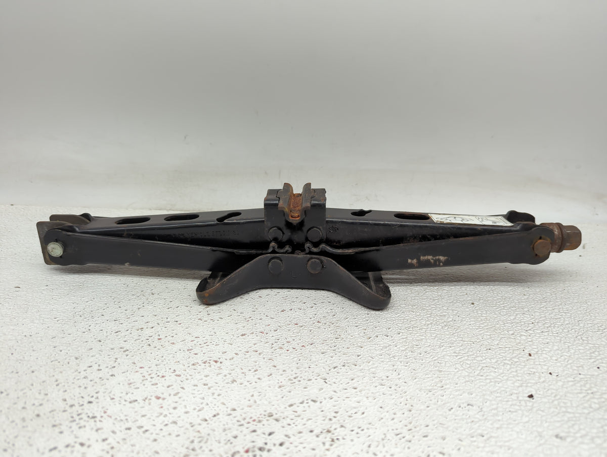 2005 Saturn Relay Spare Scissor Car Jack - Oemusedautoparts1.com