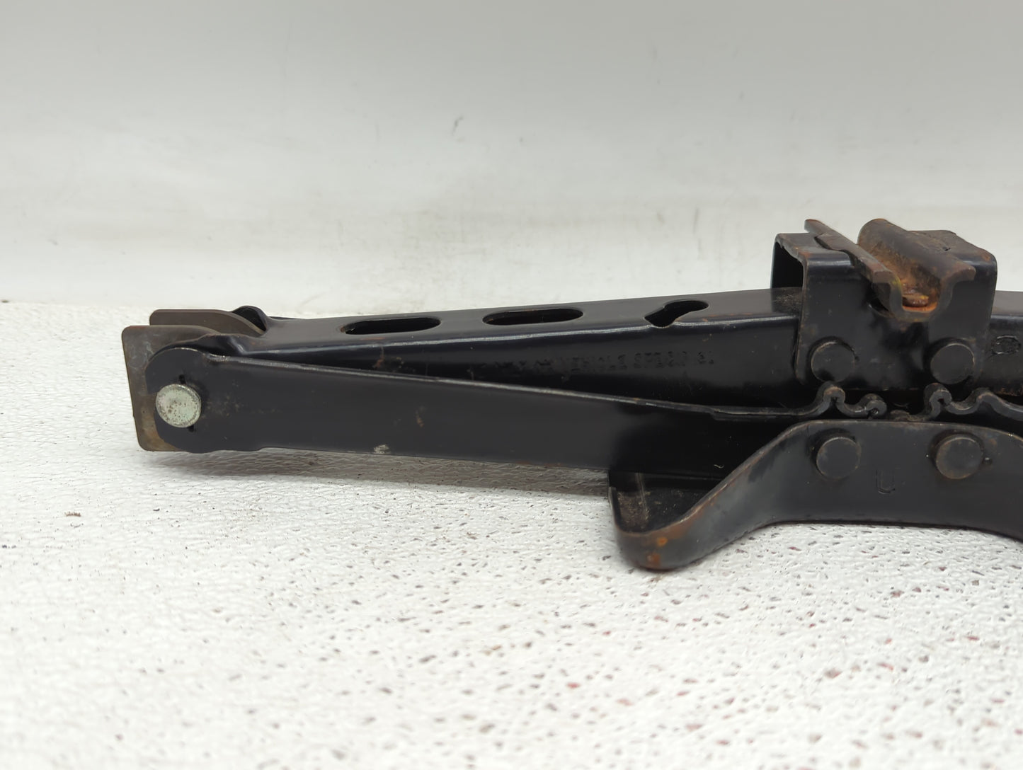 2005 Saturn Relay Spare Scissor Car Jack - Oemusedautoparts1.com