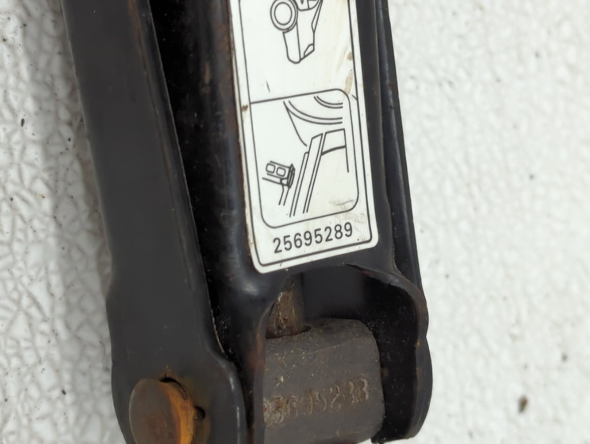 2005 Saturn Relay Spare Scissor Car Jack - Oemusedautoparts1.com