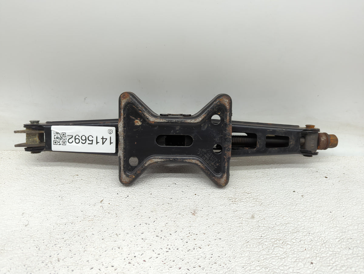 2005 Saturn Relay Spare Scissor Car Jack - Oemusedautoparts1.com