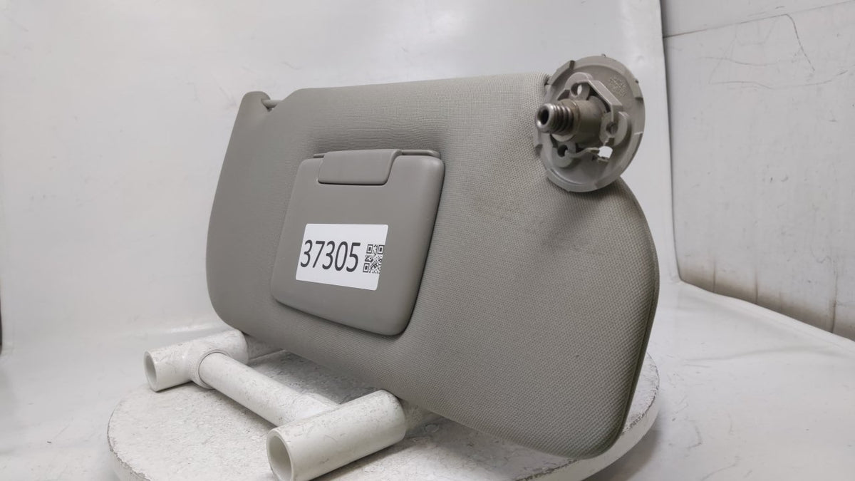 2005-2007 Saturn Relay Sun Visor Shade Replacement Passenger Right Mirror Fits Fits 2005 2006 2007 2008 2009 OEM Used Auto P