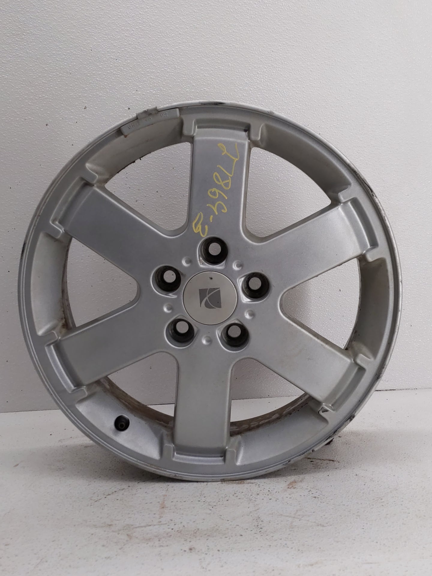 2005-2005 Saturn Relay Oem Wheel Rim 832727 - Oemusedautoparts1.com
