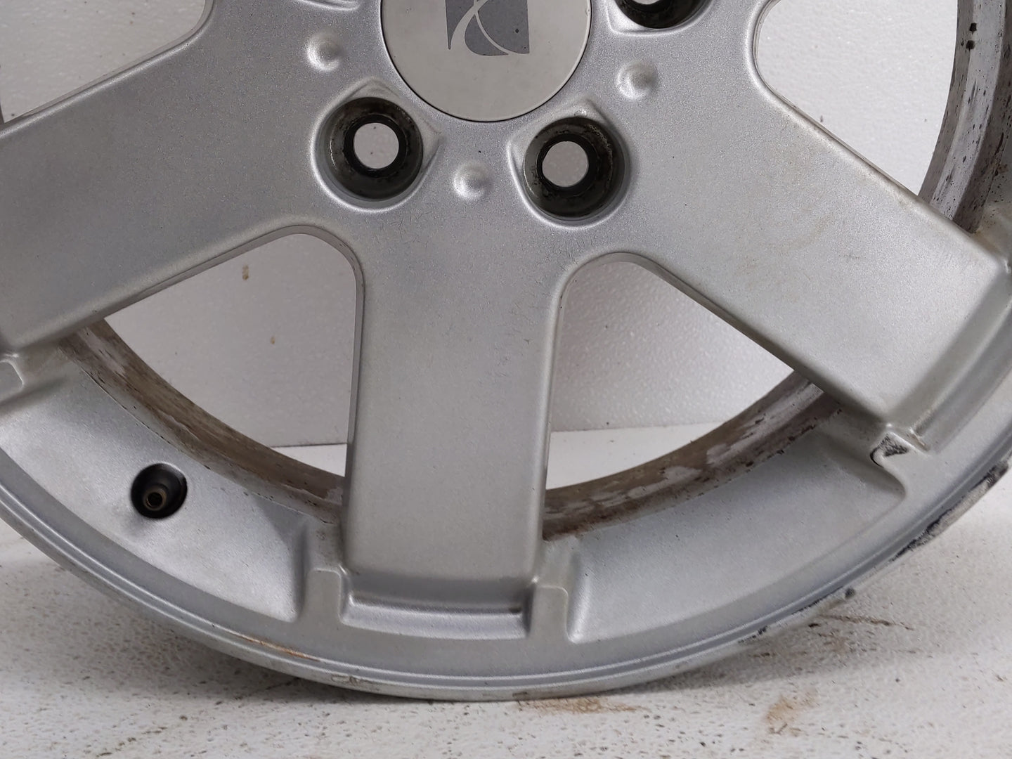 2005-2005 Saturn Relay Oem Wheel Rim 832727 - Oemusedautoparts1.com