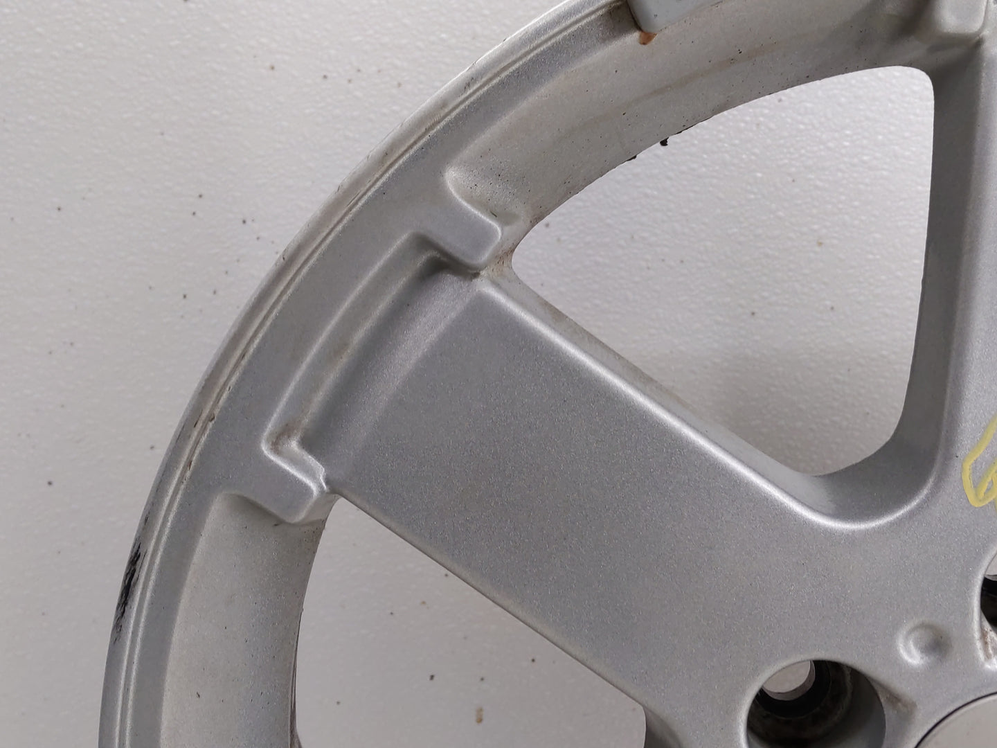 2005-2005 Saturn Relay Oem Wheel Rim 832727 - Oemusedautoparts1.com
