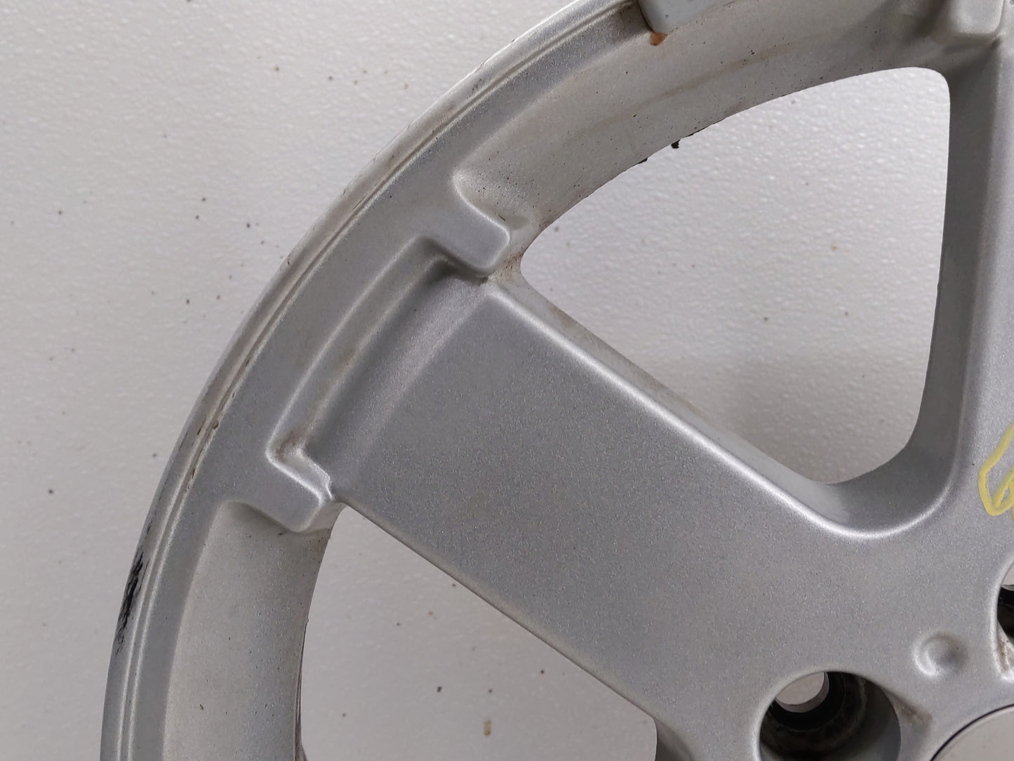 2005-2005 Saturn Relay Oem Wheel Rim 832727 - Oemusedautoparts1.com