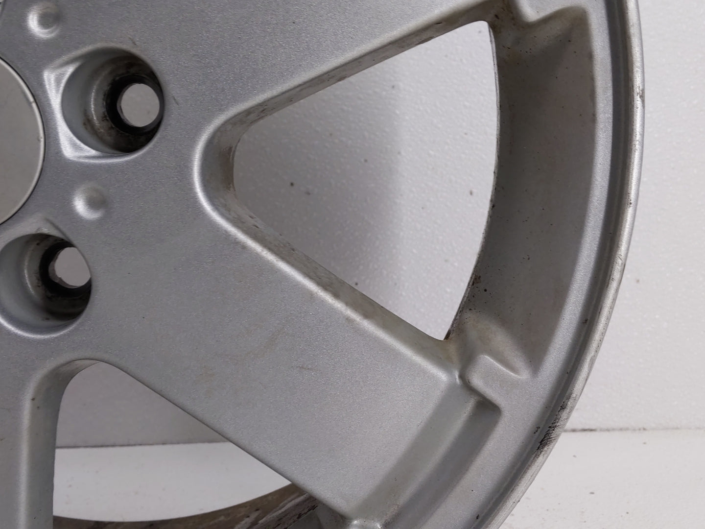 2005-2005 Saturn Relay Oem Wheel Rim 832727 - Oemusedautoparts1.com