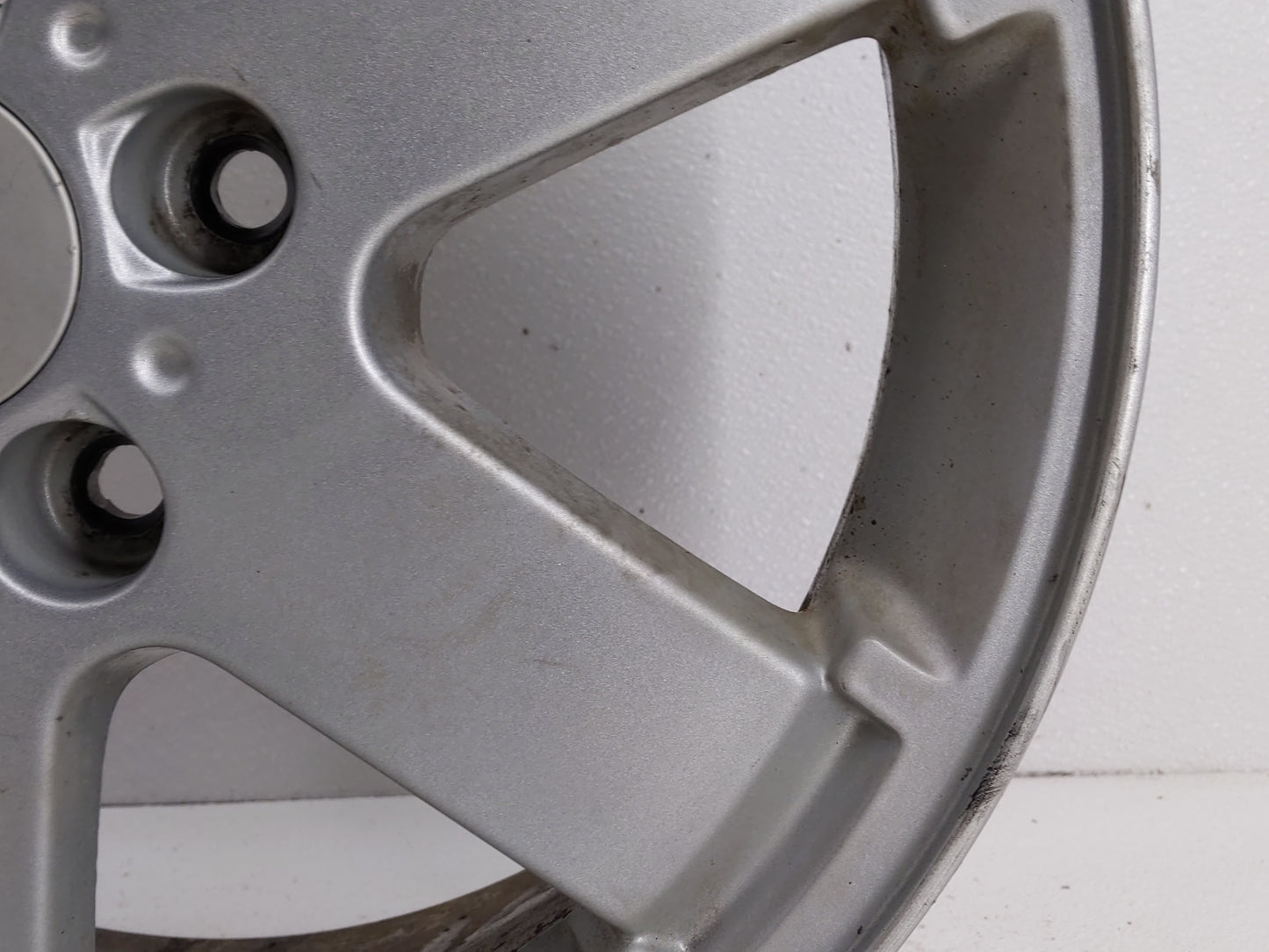 2005-2005 Saturn Relay Oem Wheel Rim 832727 - Oemusedautoparts1.com