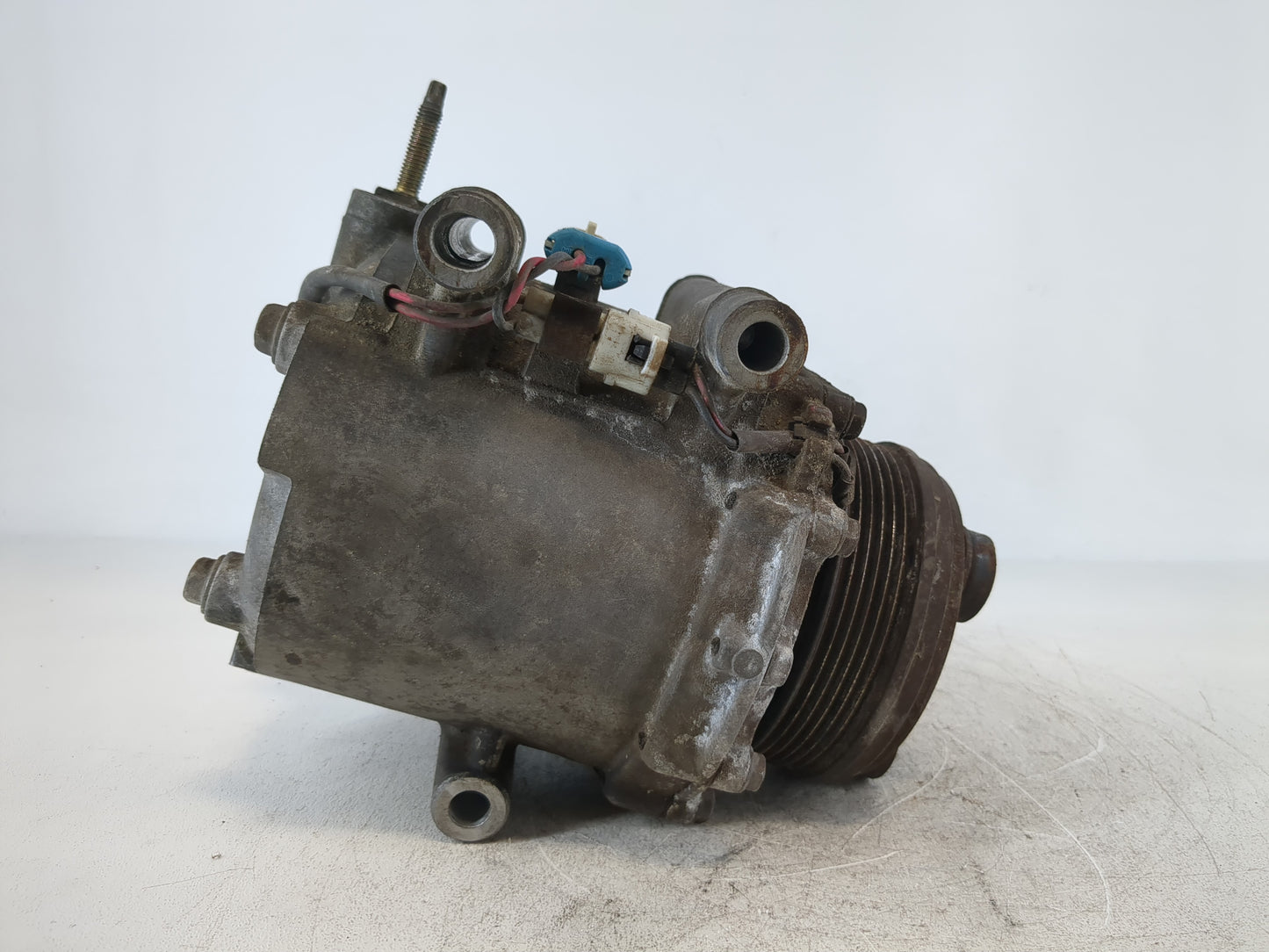 2005-2006 Saturn Relay Air Conditioning A/c Ac Compressor Oem - Oemusedautoparts1.com