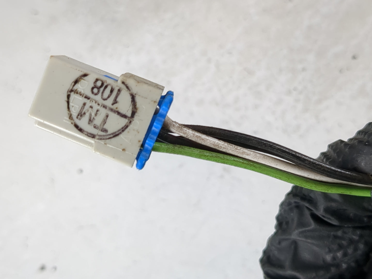 2005-2007 Saturn Relay Driver Side View Mirror - Left Door Mirror OEM Used - Oemusedautoparts1.com