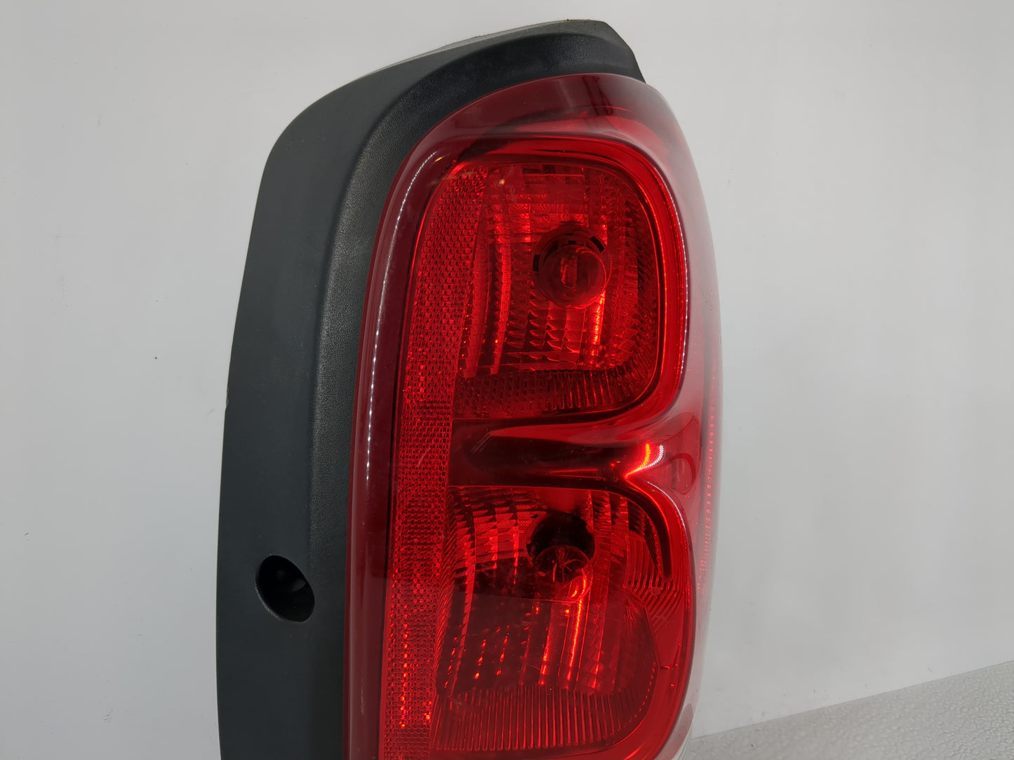 2005 Saturn Relay Tail Light Assembly Passenger Right OEM Fits OEM Used Auto Parts - Oemusedautoparts1.com