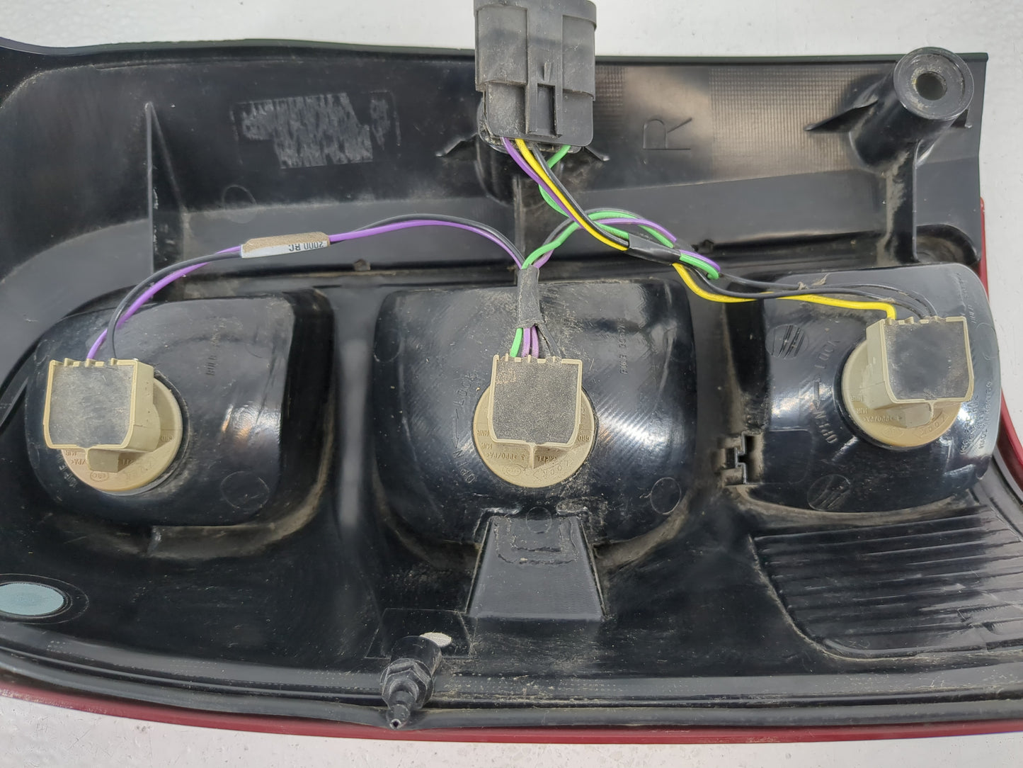 2005 Saturn Relay Tail Light Assembly Passenger Right OEM Fits OEM Used Auto Parts - Oemusedautoparts1.com