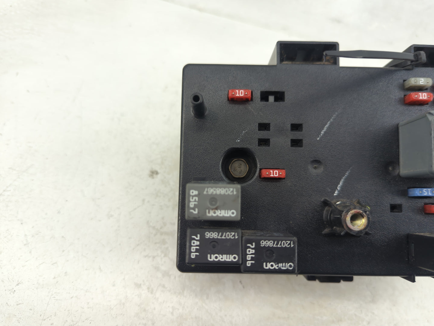 2004-2005 Saturn Vue Body Control Module Bcm Inner Cabin Fuse Box - Oemusedautoparts1.com