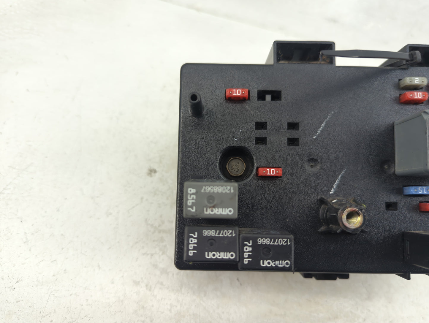 2004-2005 Saturn Vue Body Control Module Bcm Inner Cabin Fuse Box - Oemusedautoparts1.com