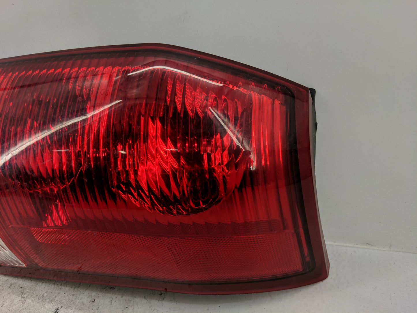 2004-2007 Saturn Vue Tail Light Assembly Passenger Right OEM Fits Fits 2004 2005 2006 2007 OEM Used Auto Parts - Oemusedauto