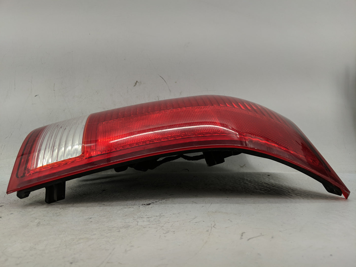 2004-2007 Saturn Vue Tail Light Assembly Passenger Right OEM Fits Fits 2004 2005 2006 2007 OEM Used Auto Parts - Oemusedauto