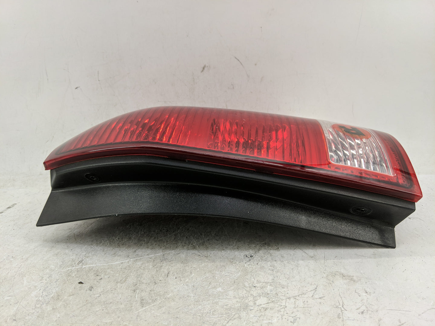 2004-2007 Saturn Vue Tail Light Assembly Passenger Right OEM P/N:15851056 Fits Fits 2004 2005 2006 2007 OEM Used Auto Parts 