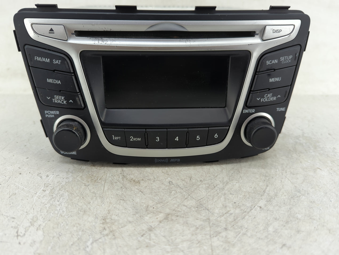 2005 Saturn Vue Radio AM FM Cd Player Receiver Replacement P/N:96170-1R1104X Fits OEM Used Auto Parts - Oemusedautoparts1.co