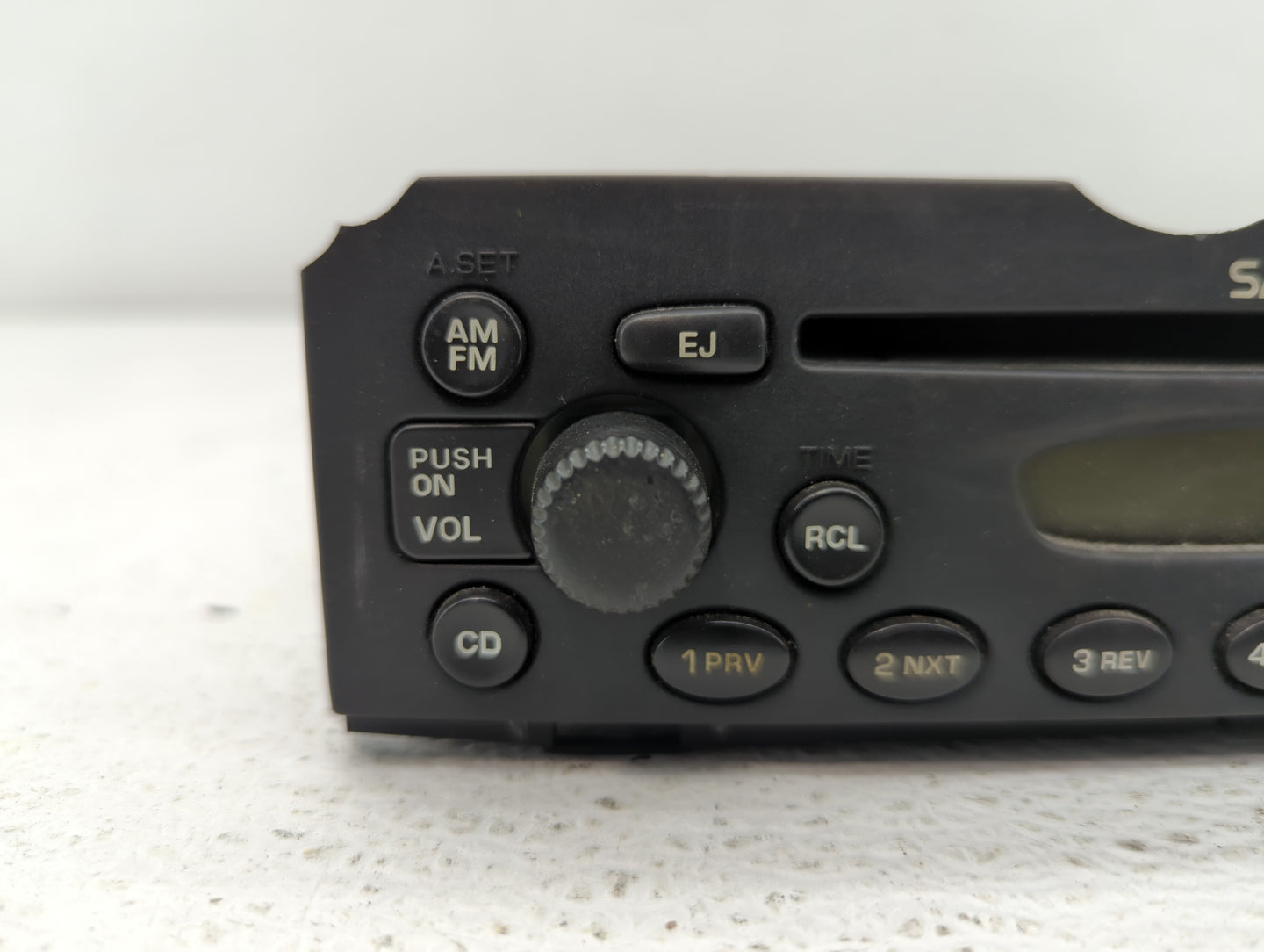 2005 Saturn Vue Radio AM FM Cd Player Receiver Replacement P/N:15219738 Fits Fits 2004 OEM Used Auto Parts - Oemusedautopart