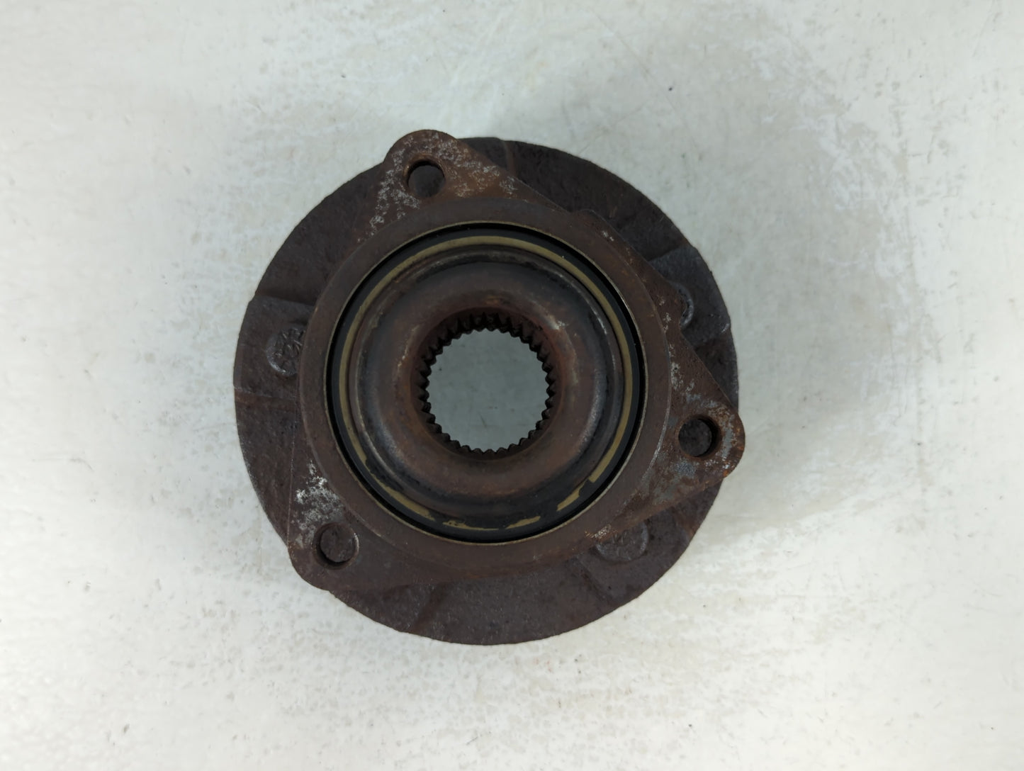2002-2007 Saturn Vue Driver Front Wheel Hub Oem 700714 - Oemusedautoparts1.com
