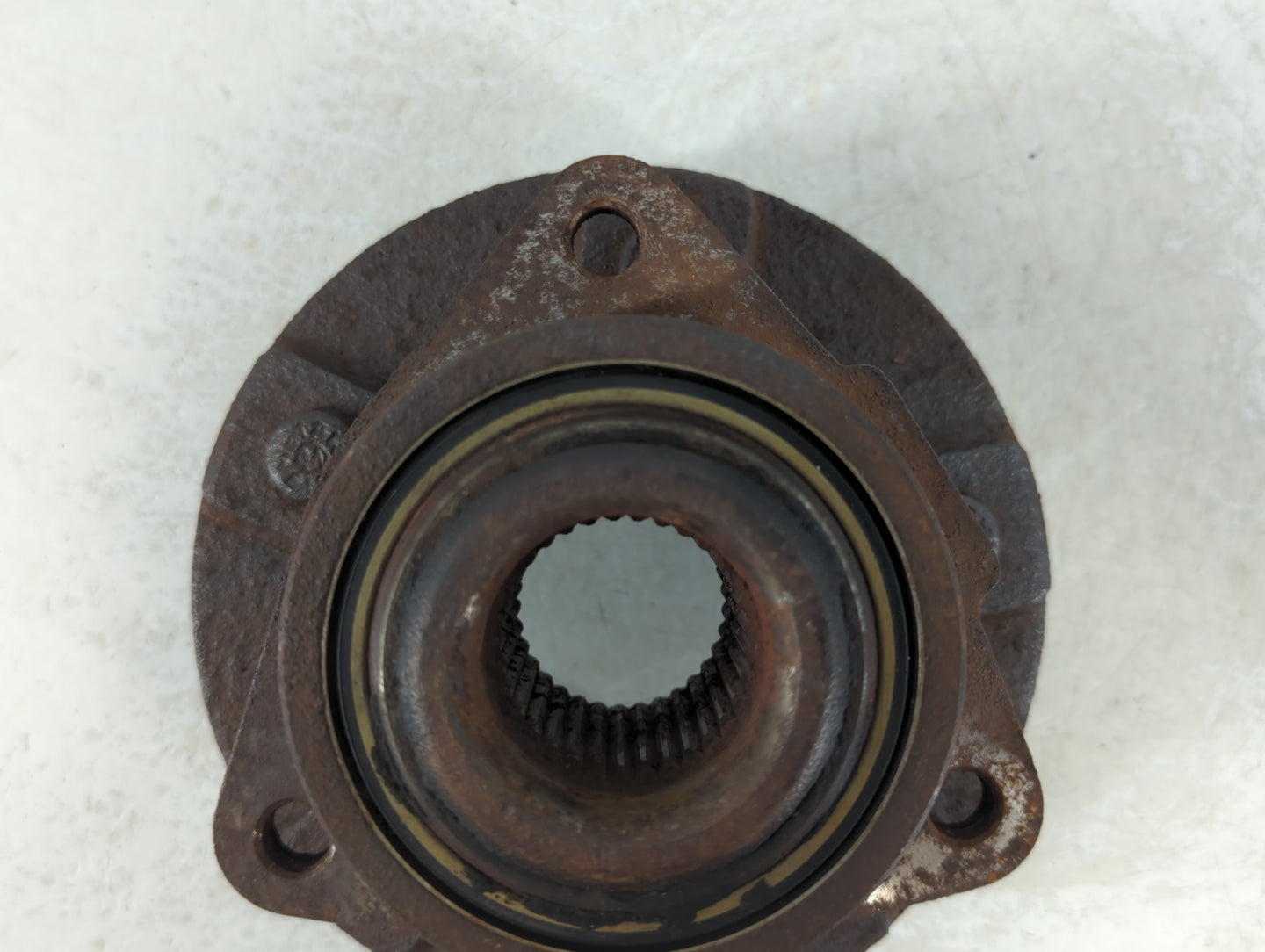 2002-2007 Saturn Vue Driver Front Wheel Hub Oem 700714 - Oemusedautoparts1.com