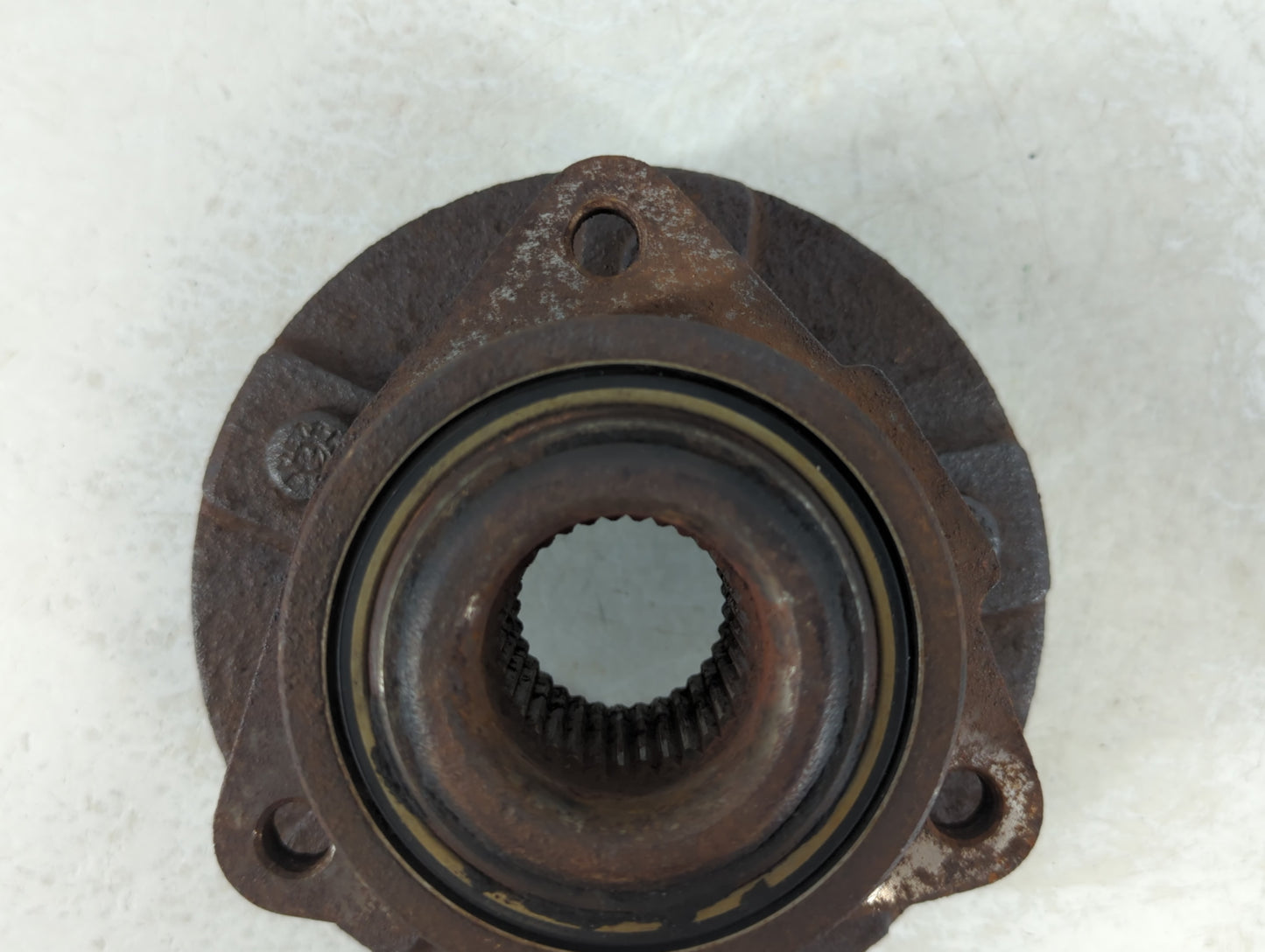 2002-2007 Saturn Vue Driver Front Wheel Hub Oem 700714 - Oemusedautoparts1.com
