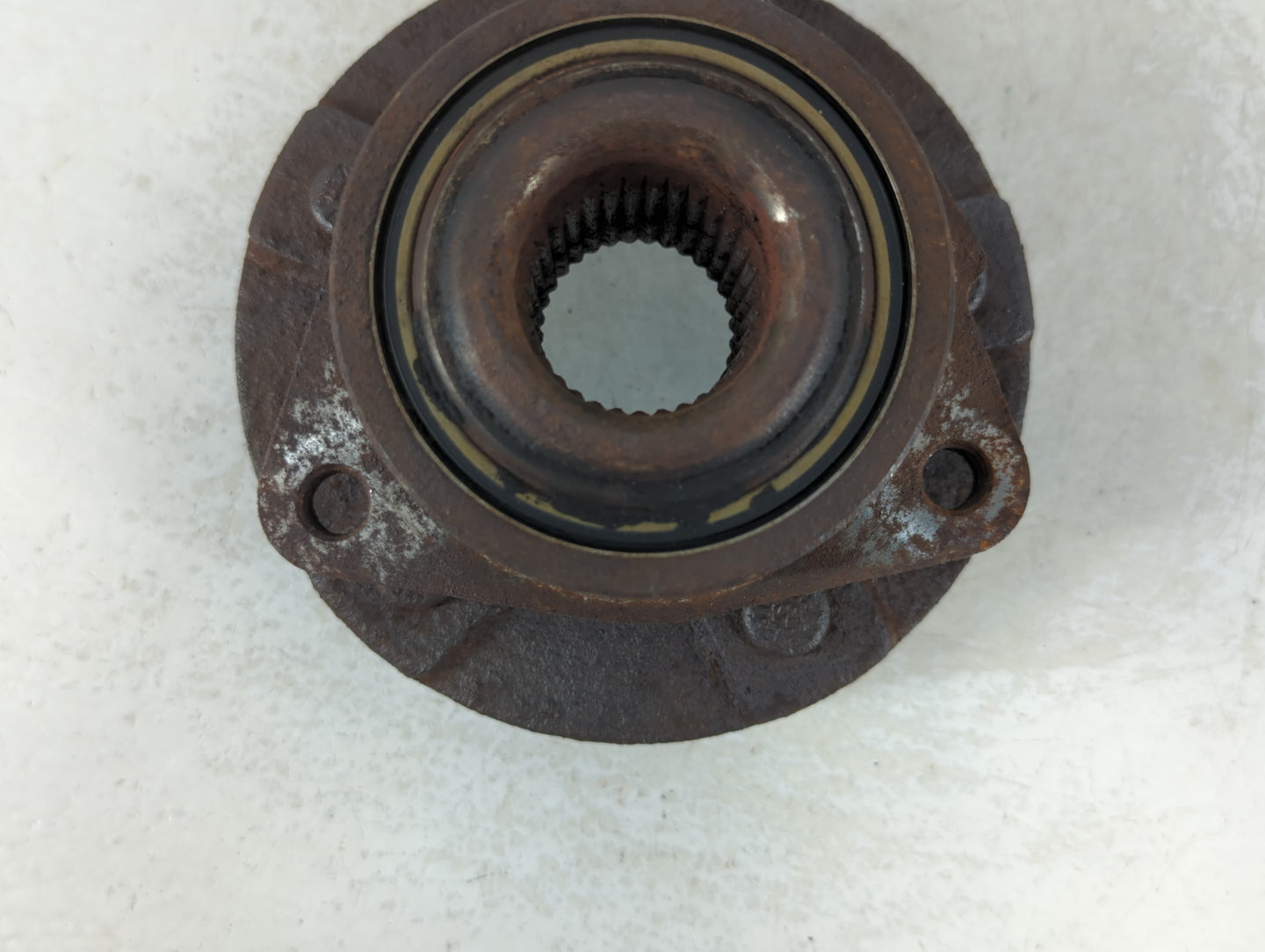 2002-2007 Saturn Vue Driver Front Wheel Hub Oem 700714 - Oemusedautoparts1.com