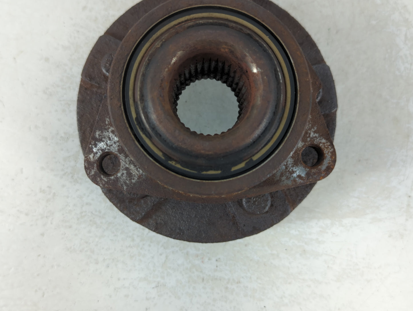 2002-2007 Saturn Vue Driver Front Wheel Hub Oem 700714 - Oemusedautoparts1.com