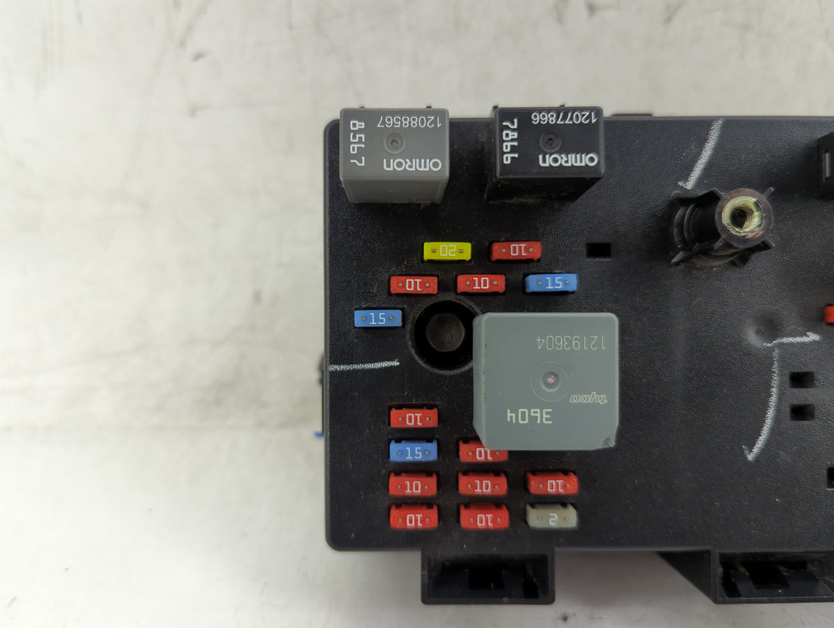 2004-2005 Saturn Vue Body Control Module Bcm Inner Cabin Fuse Box - Oemusedautoparts1.com