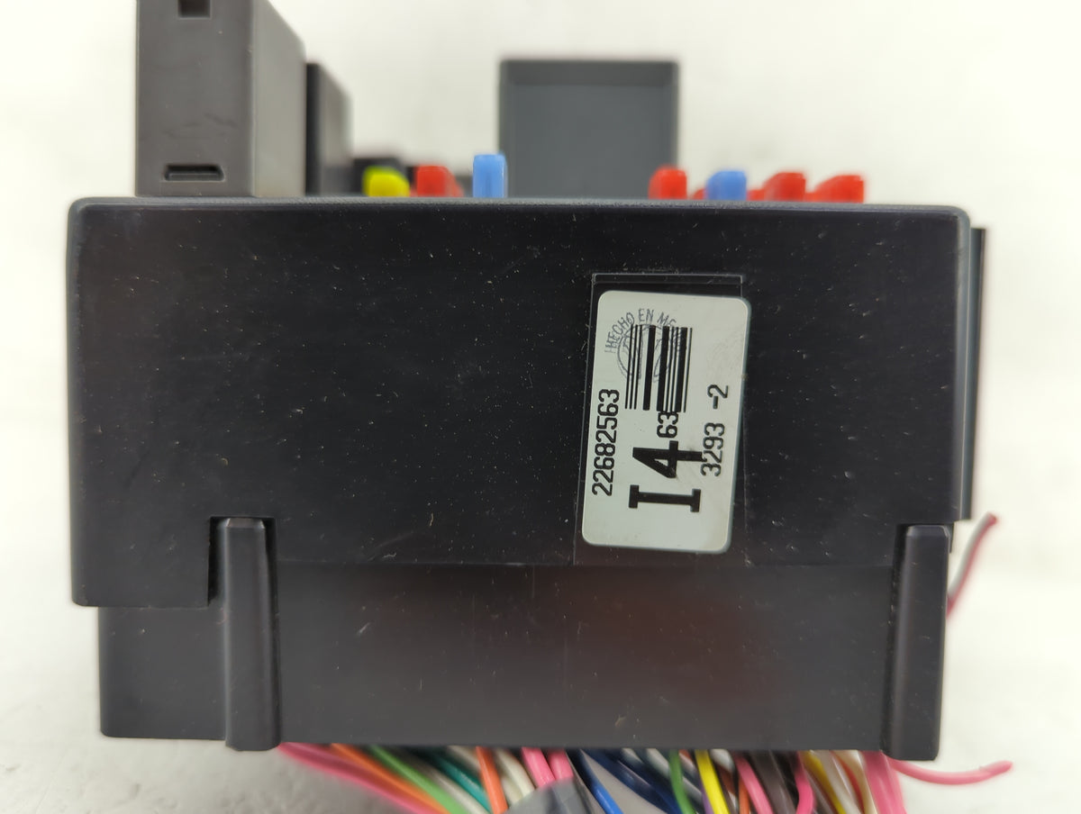 2004-2005 Saturn Vue Body Control Module Bcm Inner Cabin Fuse Box - Oemusedautoparts1.com