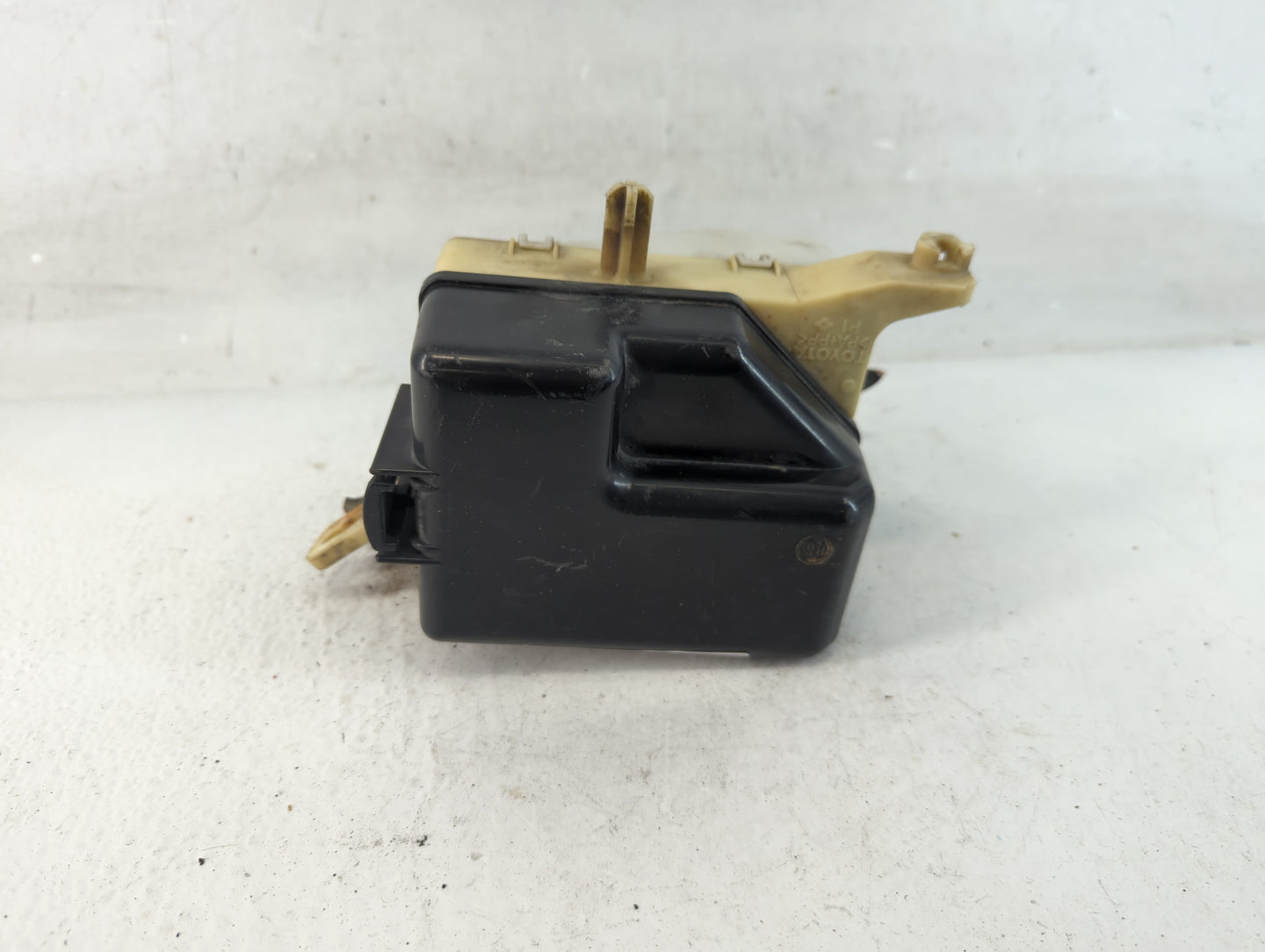 2004-2006 Scion Xb Fusebox Fuse Box Panel Relay Module Fits Fits 2004 2005 2006 OEM Used Auto Parts - Oemusedautoparts1.com