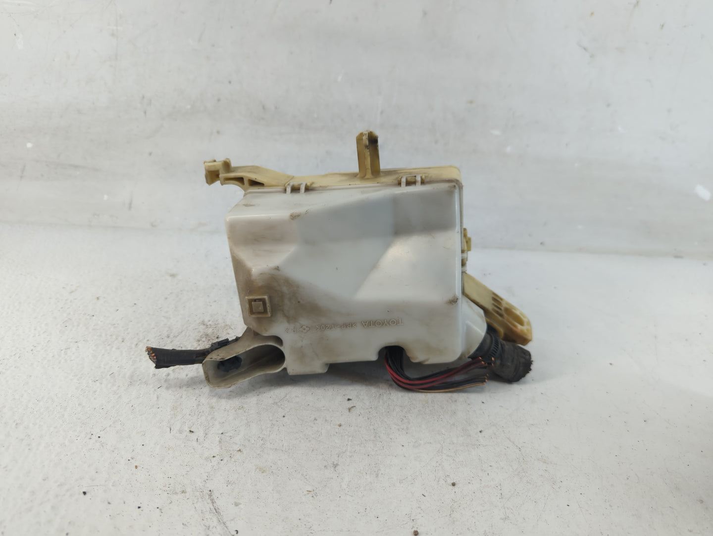 2004-2006 Scion Xb Fusebox Fuse Box Panel Relay Module Fits Fits 2004 2005 2006 OEM Used Auto Parts - Oemusedautoparts1.com