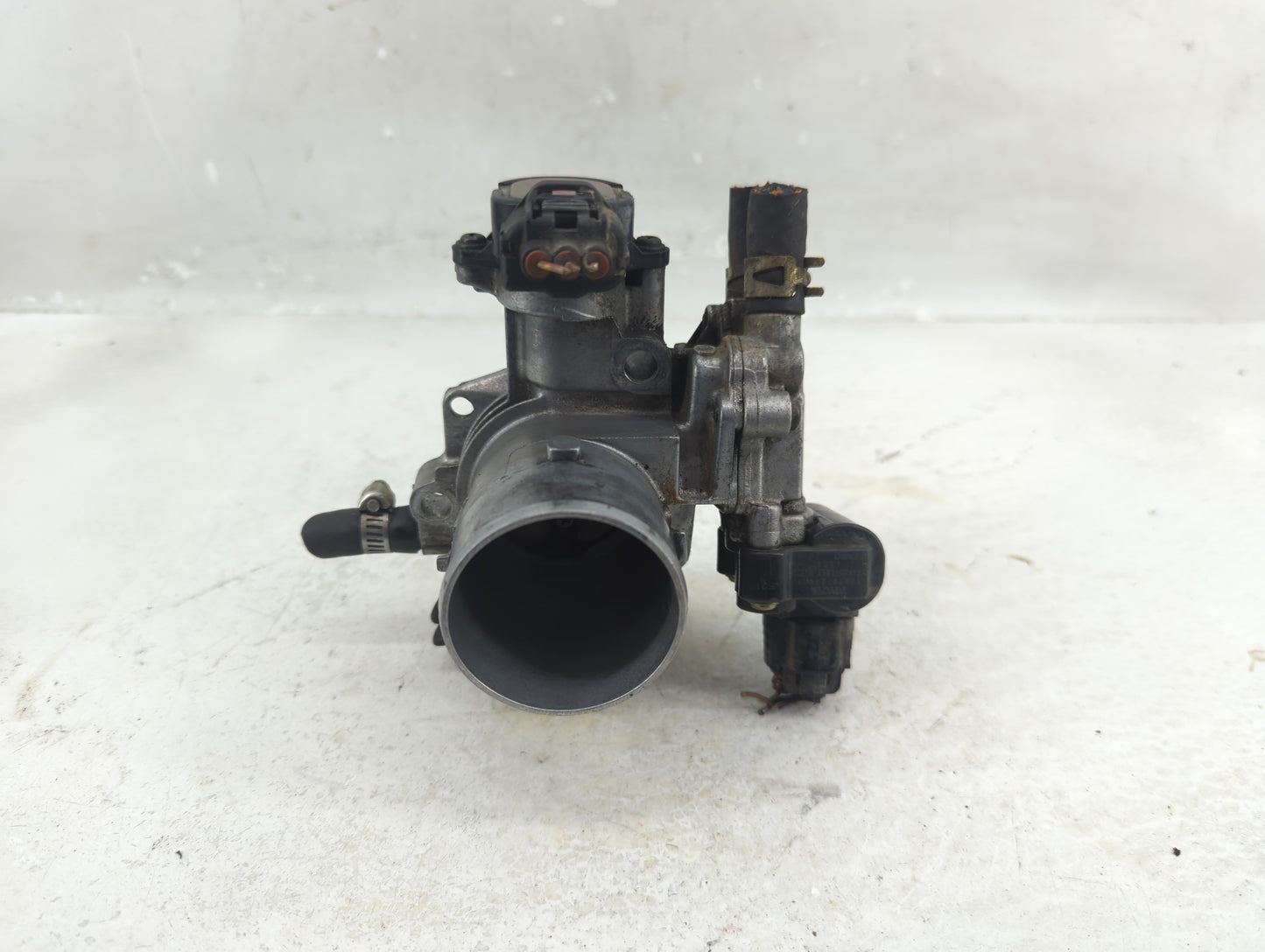 2004-2006 Scion Xb Throttle Body Fits Fits 2000 2001 2002 2003 2004 2005 2006 OEM Used Auto Parts - Oemusedautoparts1.com
