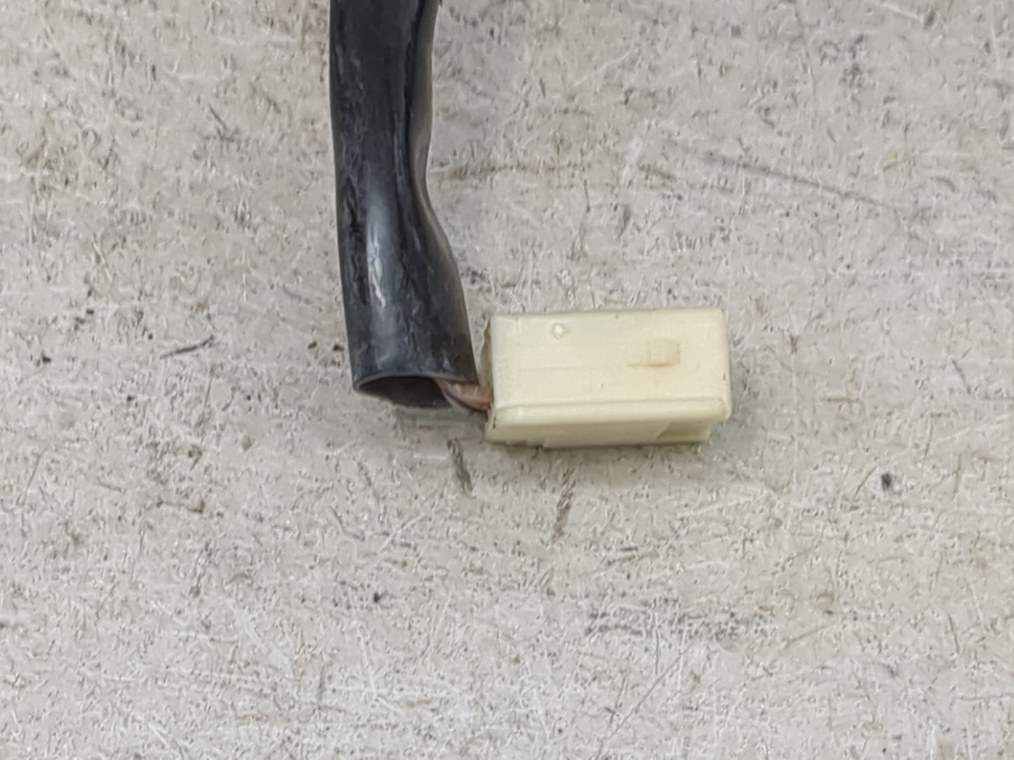 2004-2006 Scion Xb Driver Side View Mirror - Left Door Mirror OEM Used - Oemusedautoparts1.com