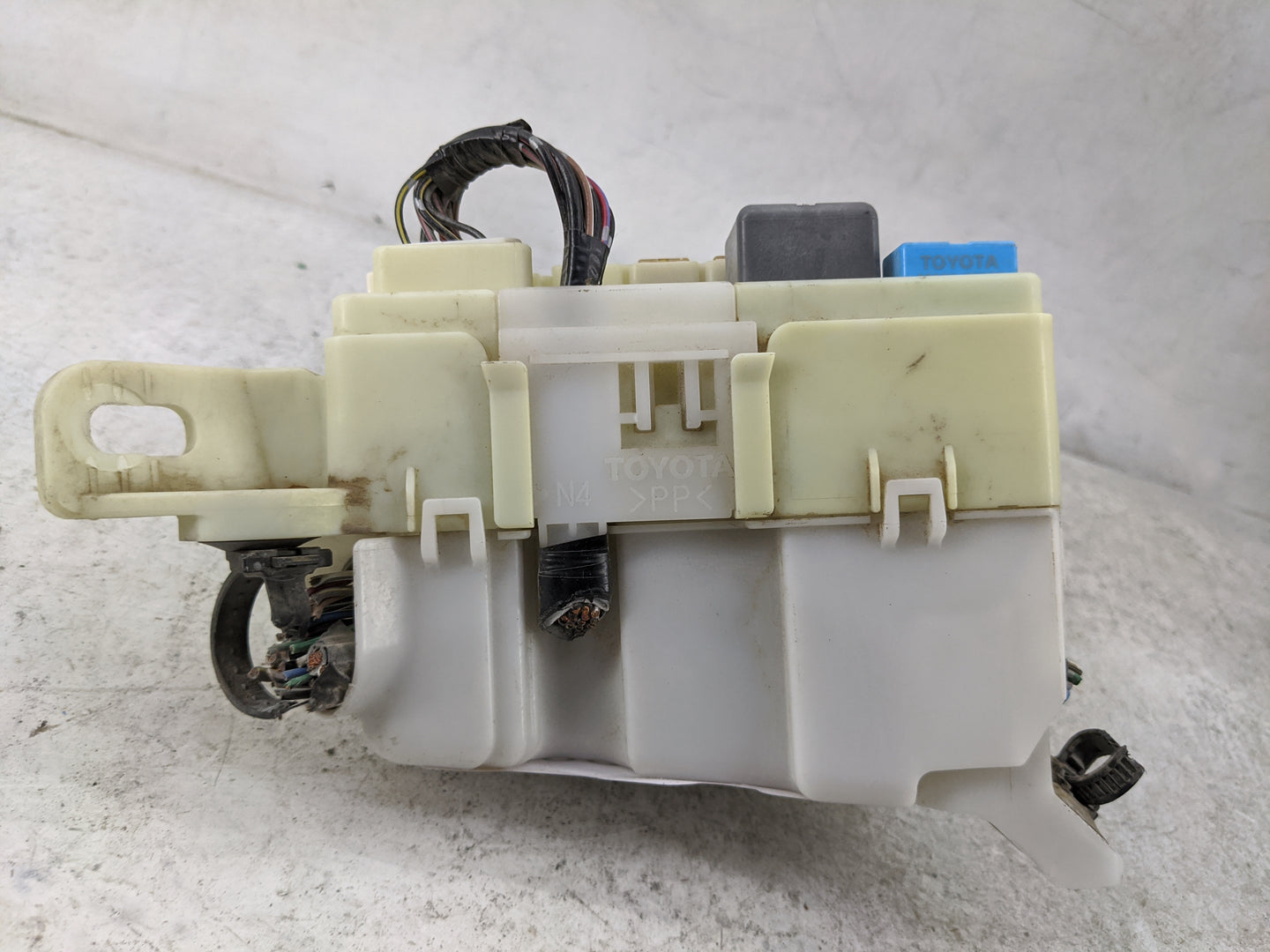 2004-2006 Scion Xb Fusebox Fuse Box Panel Relay Module Fits Fits 2004 2005 2006 OEM Used Auto Parts - Oemusedautoparts1.com