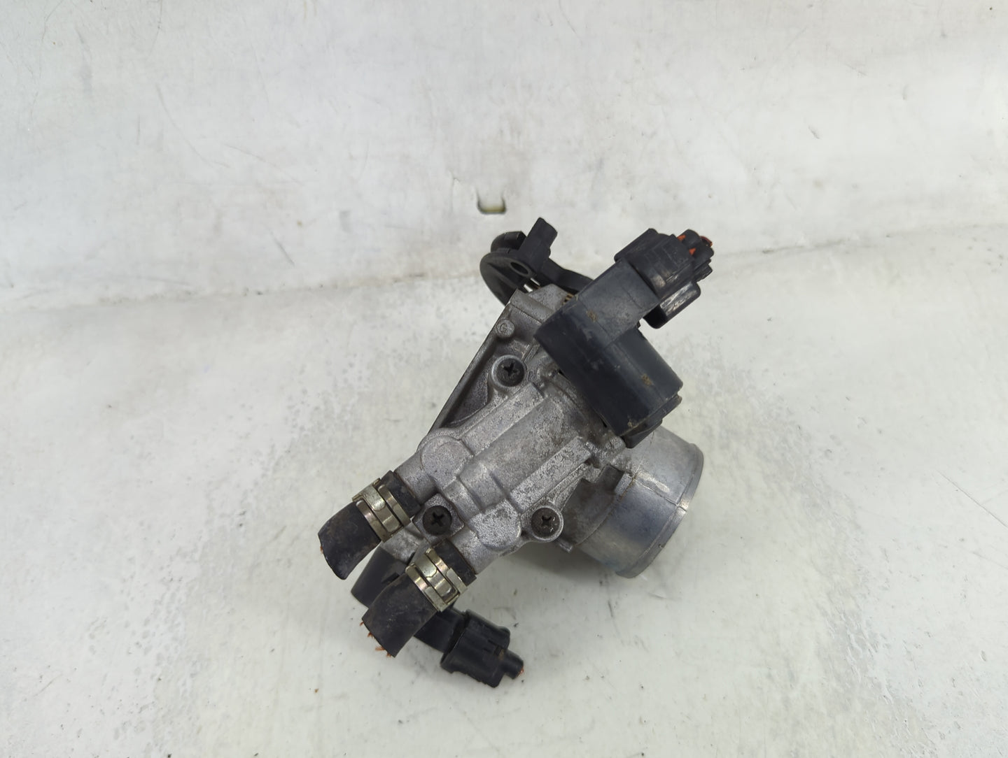 2004-2006 Scion Xb Throttle Body P/N:89452-20130 198500-1071 Fits Fits 2000 2001 2002 2003 2004 2005 2006 OEM Used Auto Part