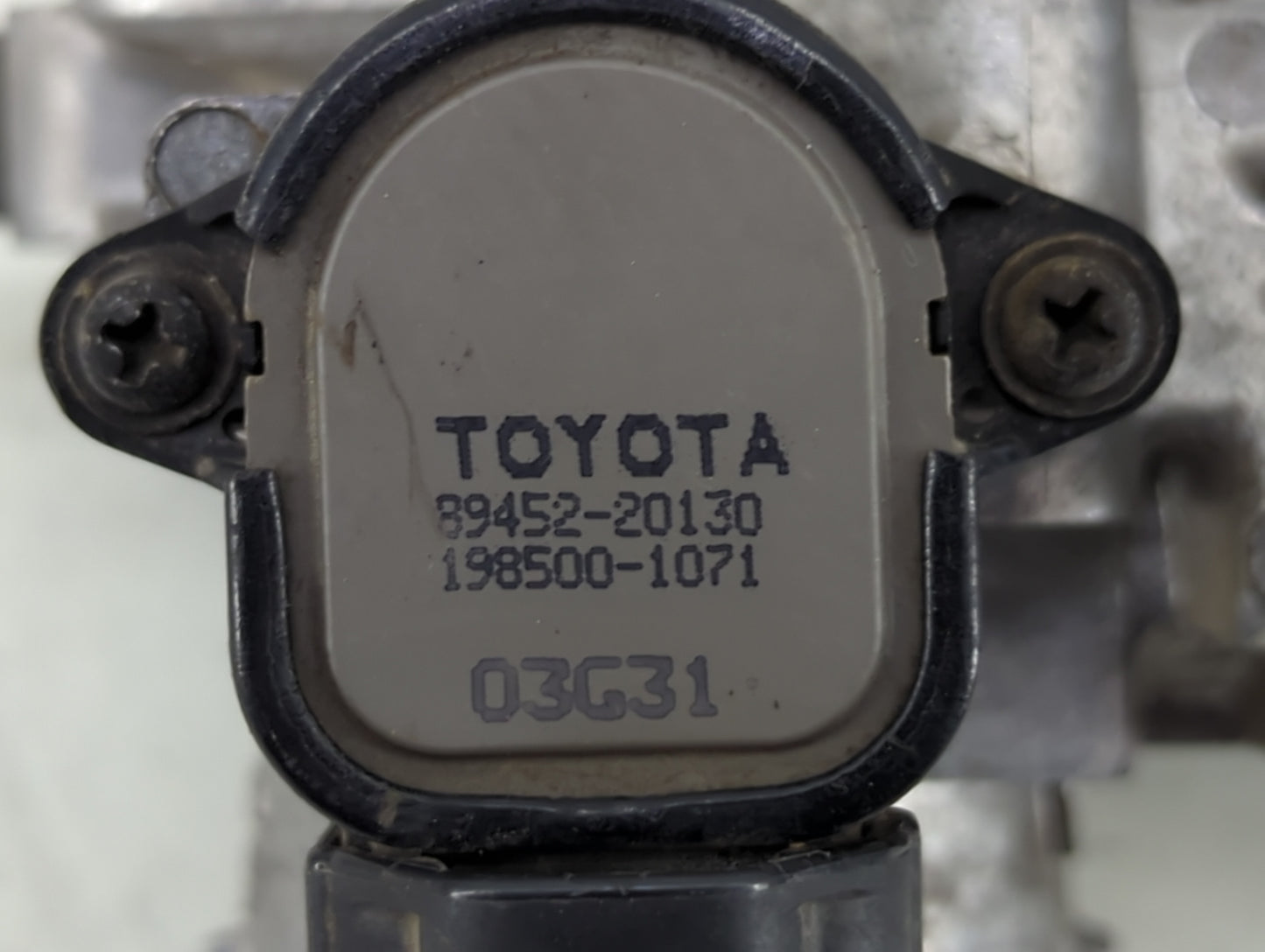 2004-2006 Scion Xb Throttle Body P/N:89452-20130 198500-1071 Fits Fits 2000 2001 2002 2003 2004 2005 2006 OEM Used Auto Part