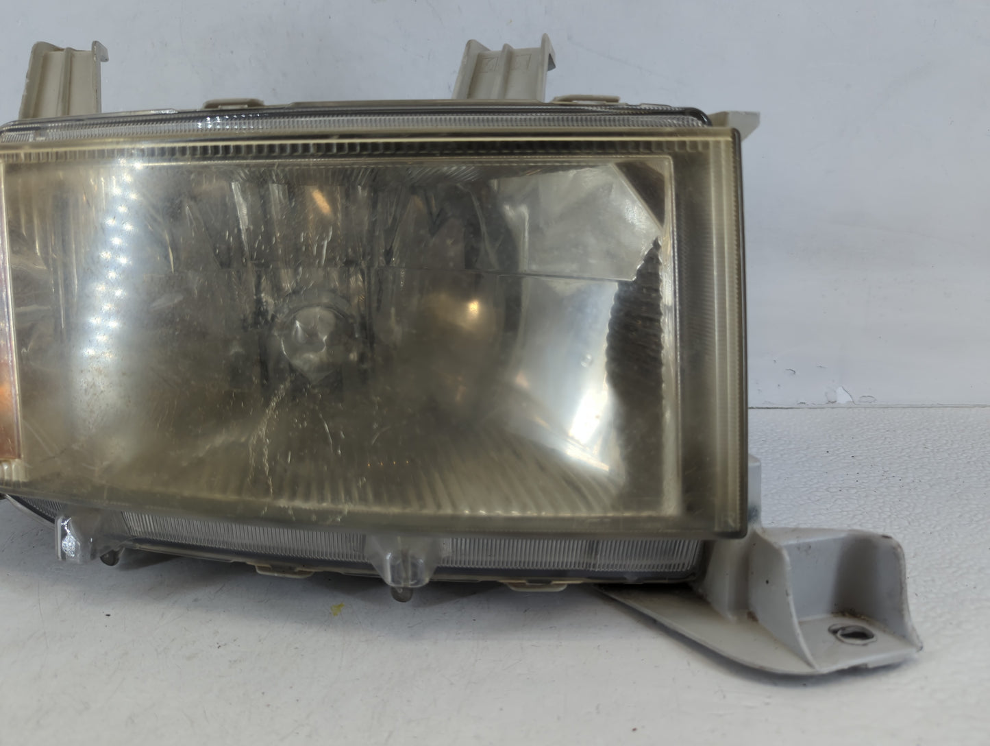 2004-2006 Scion Xb Passenger Right Oem Head Light Headlight Lamp 677460 - Oemusedautoparts1.com