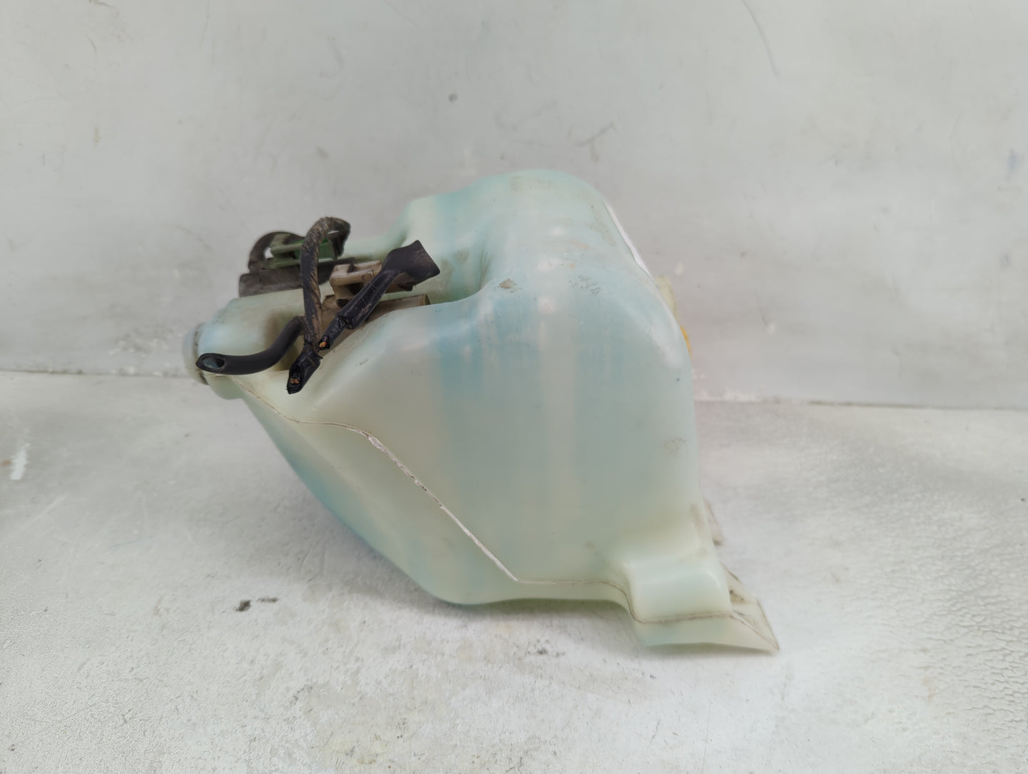 2004-2005 Subaru Forester Windshield Washer Fluid Reservoir Bottle Oem - Oemusedautoparts1.com