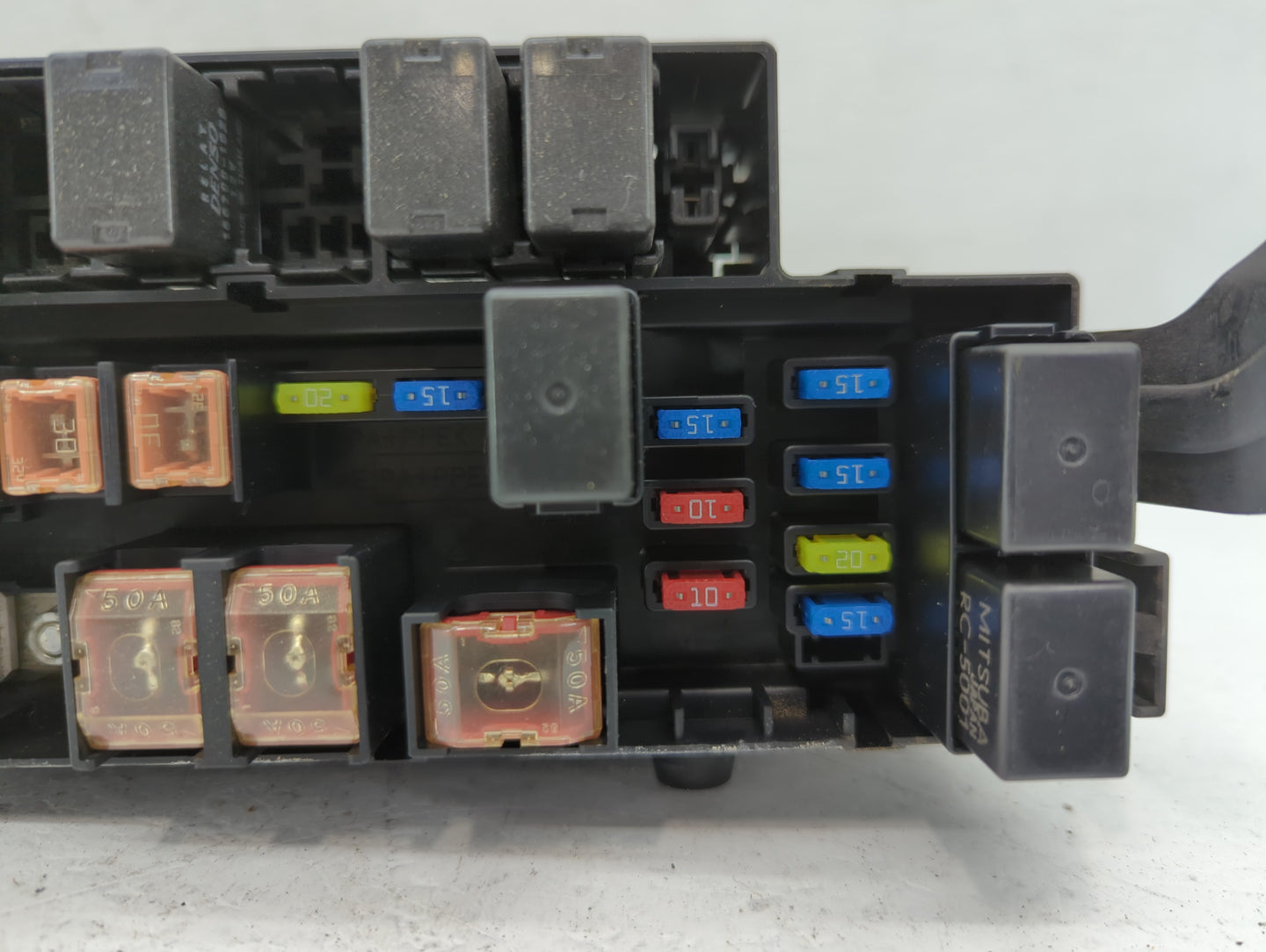 2005 Subaru Forester Fusebox Fuse Box Panel Relay Module P/N:82231SA500 82231SA400 Fits OEM Used Auto Parts - Oemusedautopar