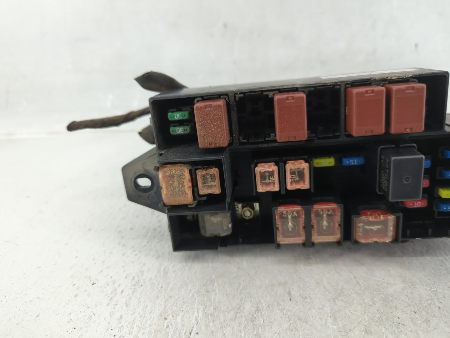2005 Subaru Forester Fusebox Fuse Box Panel Relay Module P/N:82231SA500 82231SA400 Fits OEM Used Auto Parts - Oemusedautopar